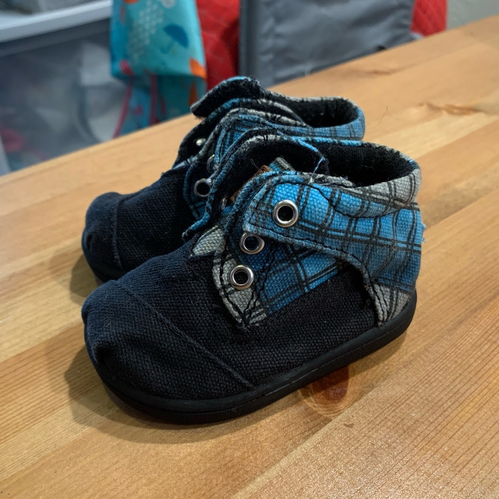 Black w/ blue/grey plaid TOMS hi-tops